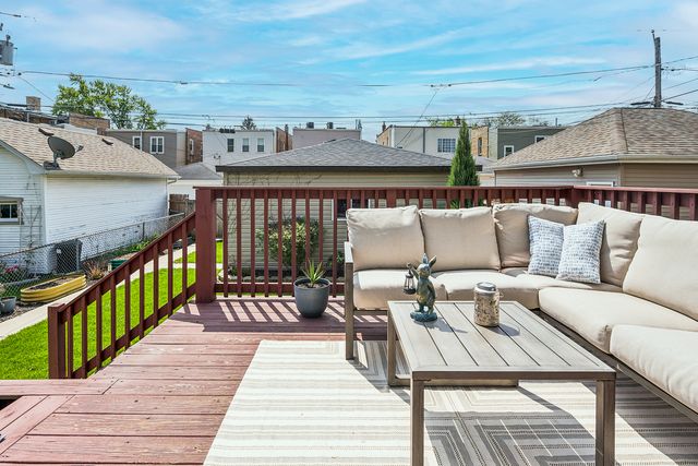 5215 W Pensacola Avenue, Chicago, IL 60641