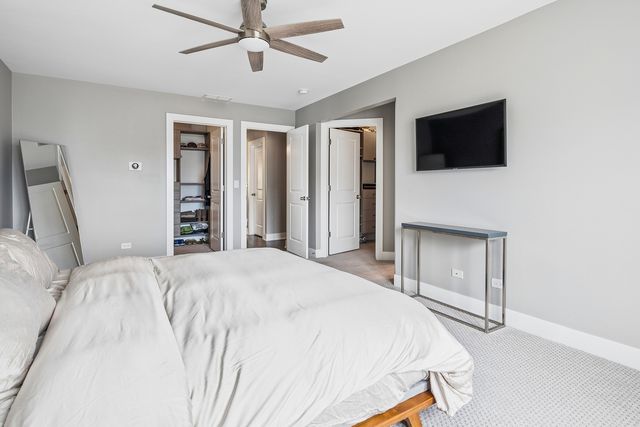 5215 W Pensacola Avenue, Chicago, IL 60641