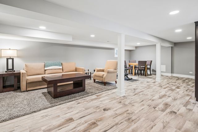 5215 W Pensacola Avenue, Chicago, IL 60641
