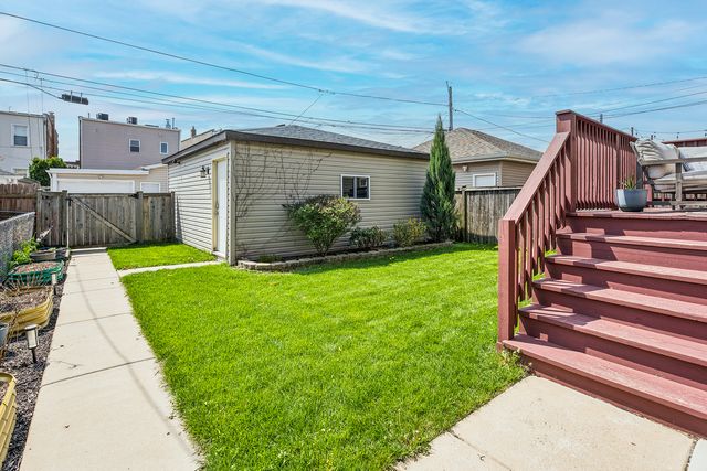 5215 W Pensacola Avenue, Chicago, IL 60641