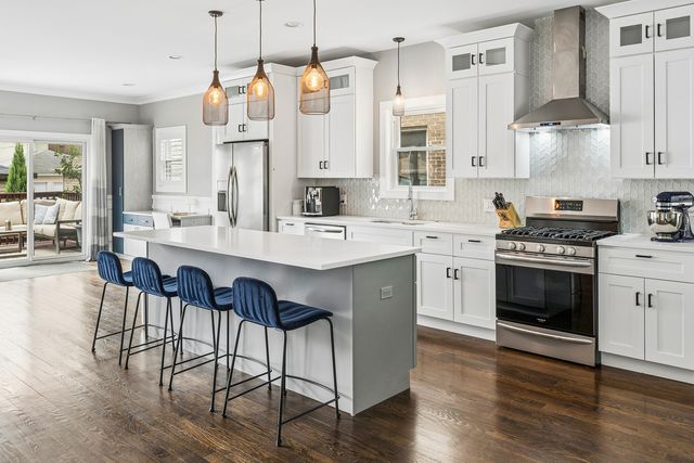 5215 W Pensacola Avenue, Chicago, IL 60641