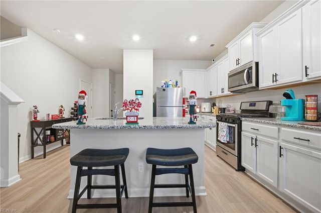 1520 Auckland CT, Newport News, VA 23608