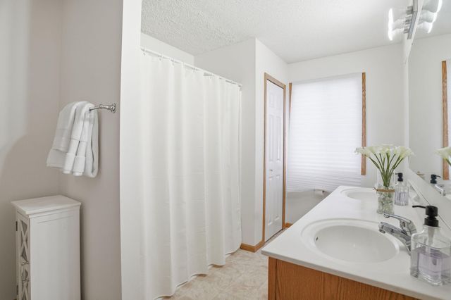 17901 96th Avenue N, Maple Grove, MN 55311