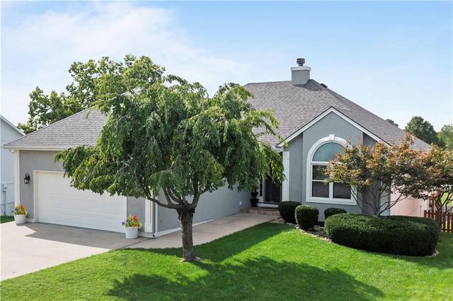 3912 SW Chatham Drive, Lee's Summit, MO 64082