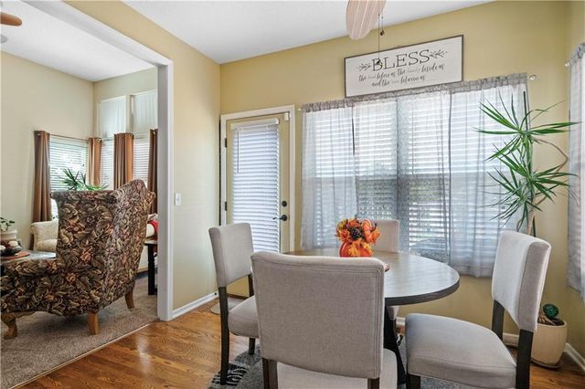 3912 SW Chatham Drive, Lee's Summit, MO 64082