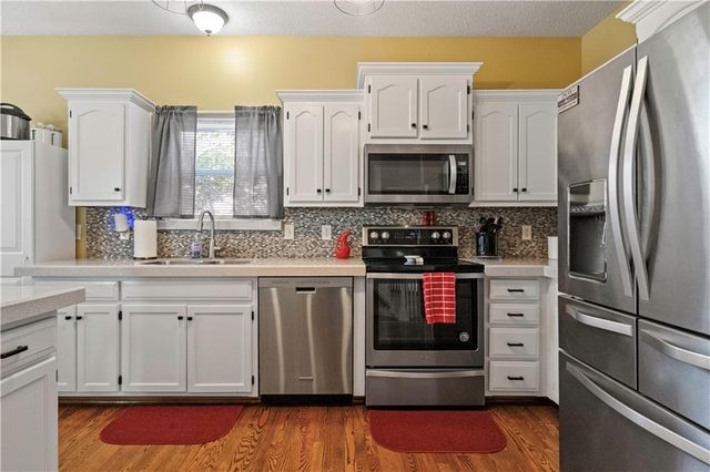 3912 SW Chatham Drive, Lee's Summit, MO 64082