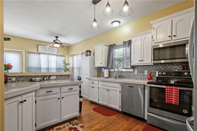 3912 SW Chatham Drive, Lee's Summit, MO 64082