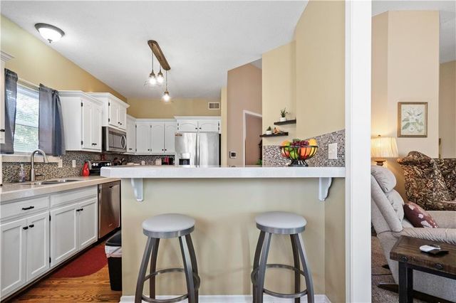 3912 SW Chatham Drive, Lee's Summit, MO 64082