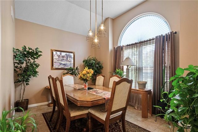 3912 SW Chatham Drive, Lee's Summit, MO 64082