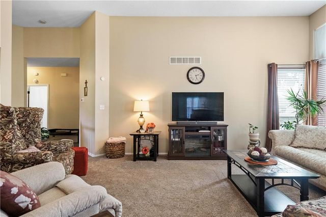 3912 SW Chatham Drive, Lee's Summit, MO 64082