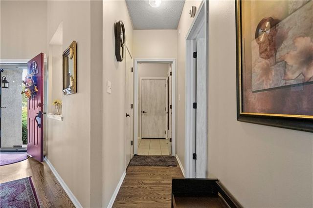 3912 SW Chatham Drive, Lee's Summit, MO 64082