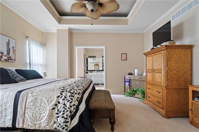 3912 SW Chatham Drive, Lee's Summit, MO 64082
