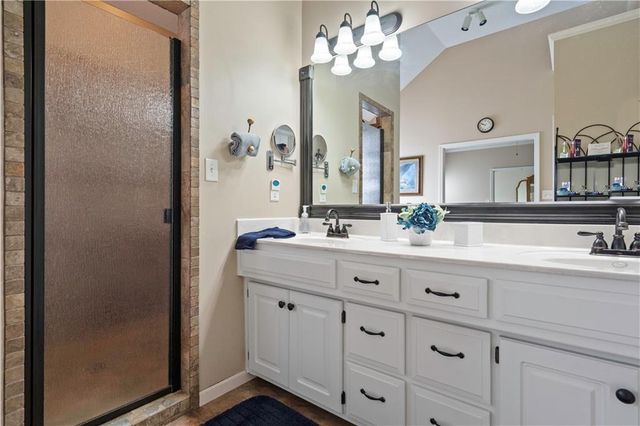 3912 SW Chatham Drive, Lee's Summit, MO 64082