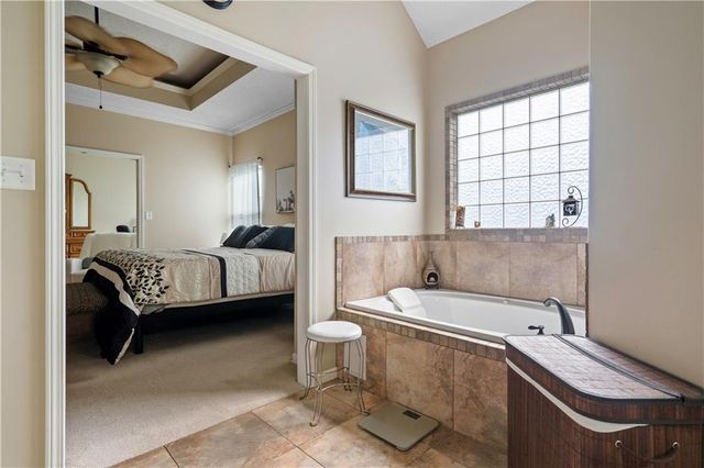 3912 SW Chatham Drive, Lee's Summit, MO 64082