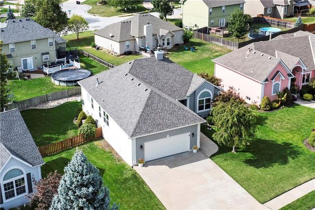 3912 SW Chatham Drive, Lee's Summit, MO 64082