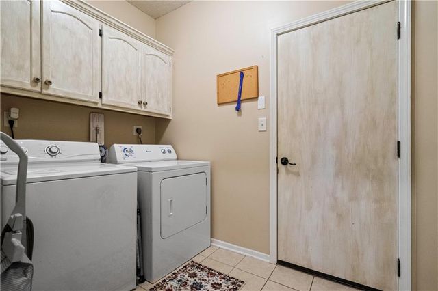 3912 SW Chatham Drive, Lee's Summit, MO 64082