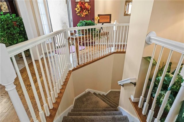 3912 SW Chatham Drive, Lee's Summit, MO 64082