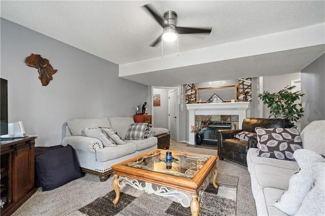3912 SW Chatham Drive, Lee's Summit, MO 64082