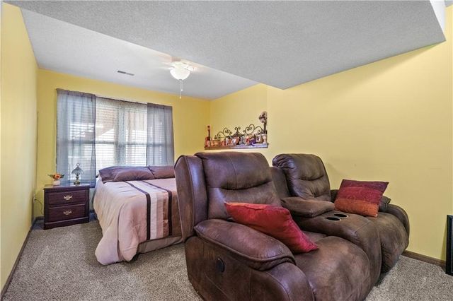 3912 SW Chatham Drive, Lee's Summit, MO 64082