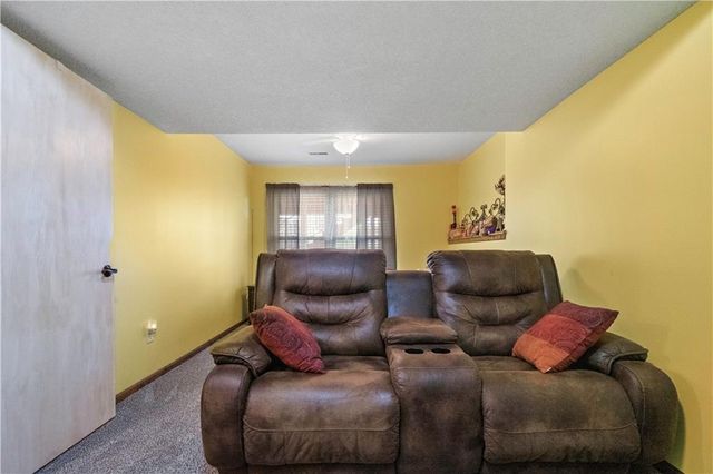 3912 SW Chatham Drive, Lee's Summit, MO 64082