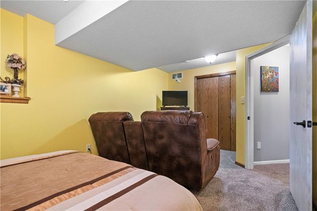 3912 SW Chatham Drive, Lee's Summit, MO 64082