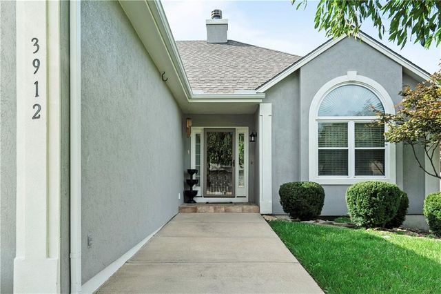 3912 SW Chatham Drive, Lee's Summit, MO 64082