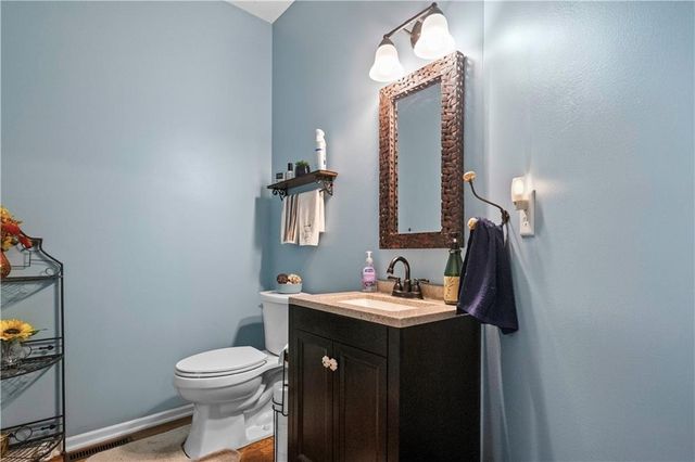 3912 SW Chatham Drive, Lee's Summit, MO 64082