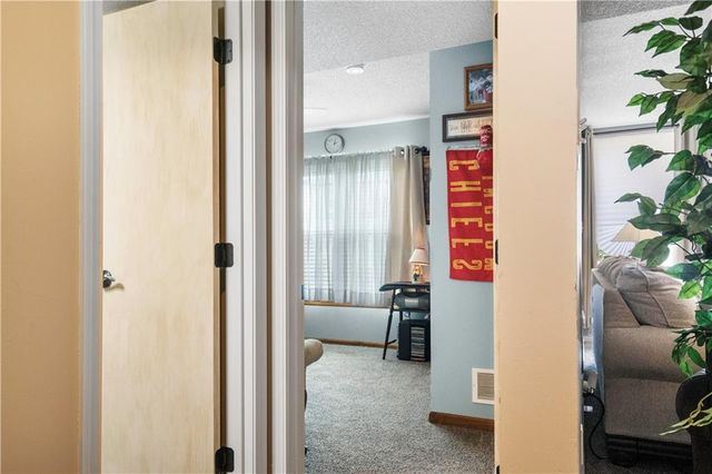3912 SW Chatham Drive, Lee's Summit, MO 64082