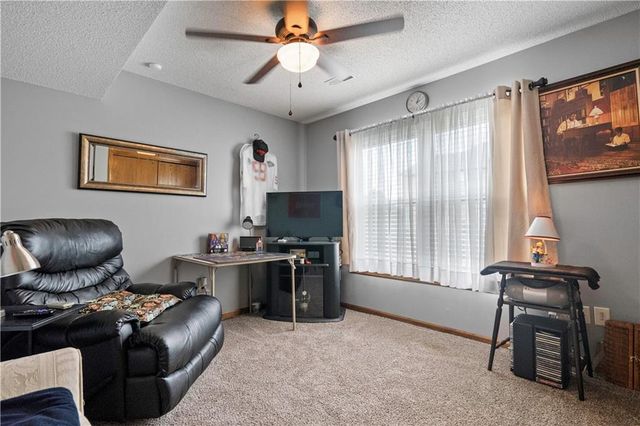3912 SW Chatham Drive, Lee's Summit, MO 64082