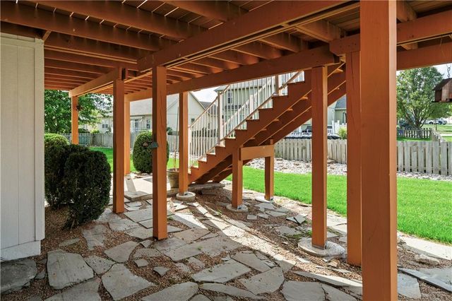 3912 SW Chatham Drive, Lee's Summit, MO 64082