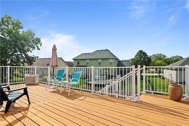 3912 SW Chatham Drive, Lee's Summit, MO 64082
