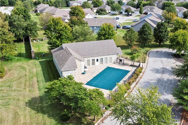 3912 SW Chatham Drive, Lee's Summit, MO 64082