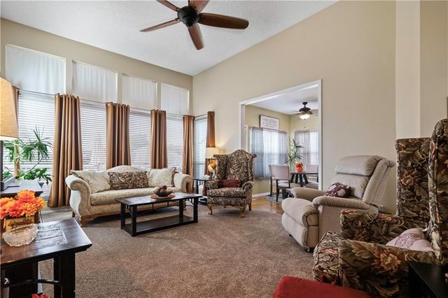 3912 SW Chatham Drive, Lee's Summit, MO 64082