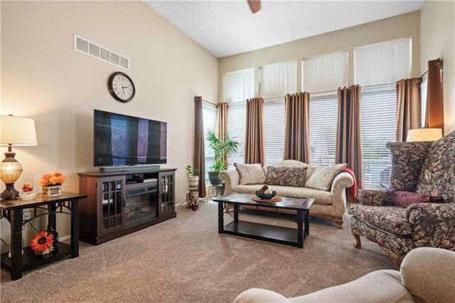3912 SW Chatham Drive, Lee's Summit, MO 64082