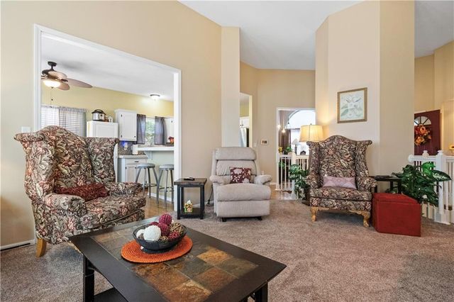 3912 SW Chatham Drive, Lee's Summit, MO 64082