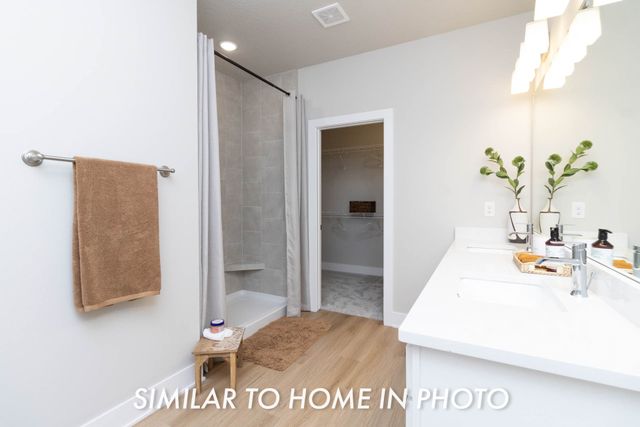10123 NW 68th Avenue, Johnston, IA 50131