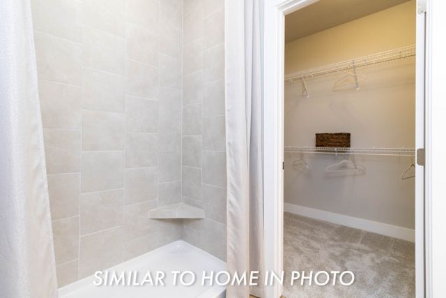 10123 NW 68th Avenue, Johnston, IA 50131