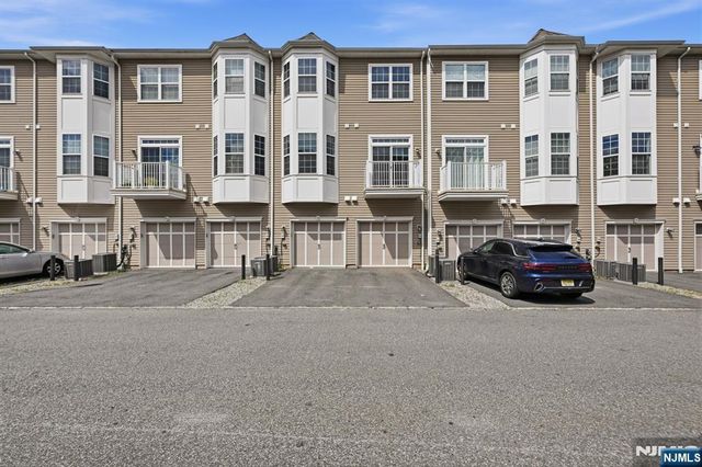 11 Wesmont Drive, Wood Ridge, NJ 07075