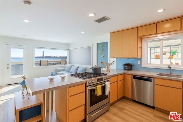 26 5th Place, Long Beach, CA 90802