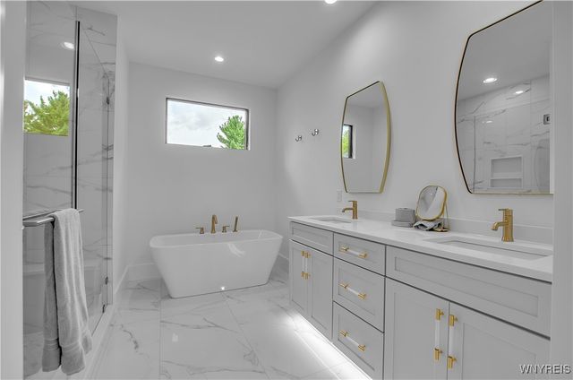 4480 Boncrest West, Clarence, NY 14031