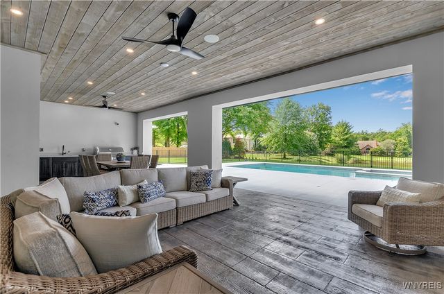 4480 Boncrest West, Clarence, NY 14031