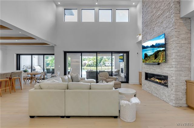 4480 Boncrest West, Clarence, NY 14031