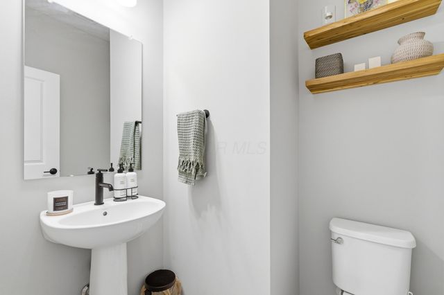 2702 Fieldwin Drive, Blacklick, OH 43004