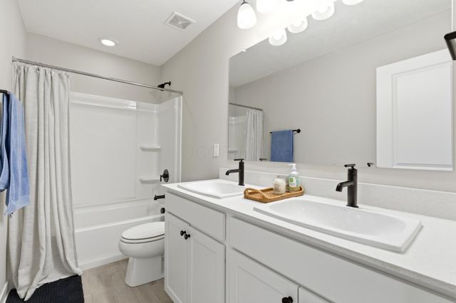 2702 Fieldwin Drive, Blacklick, OH 43004