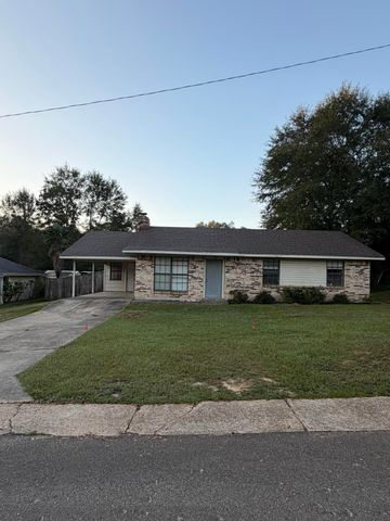 5276 Carla St, Deridder, LA 70634