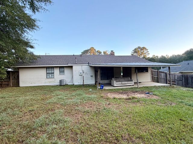 5276 Carla St, Deridder, LA 70634
