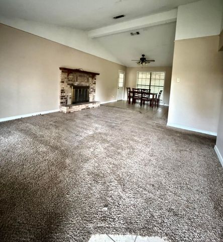 5276 Carla St, Deridder, LA 70634