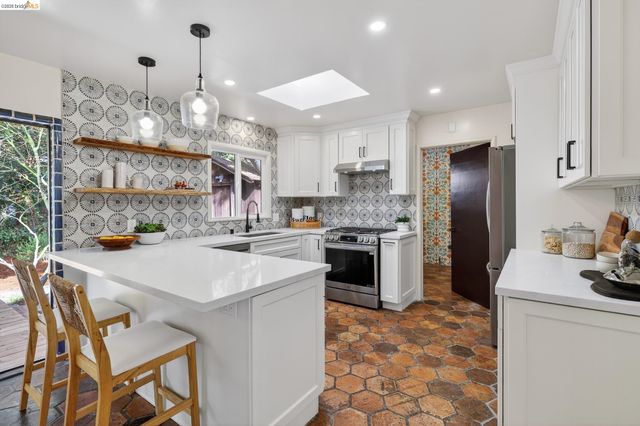 5914 Thornhill Drive, Oakland, CA 94611