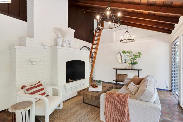 5914 Thornhill Drive, Oakland, CA 94611