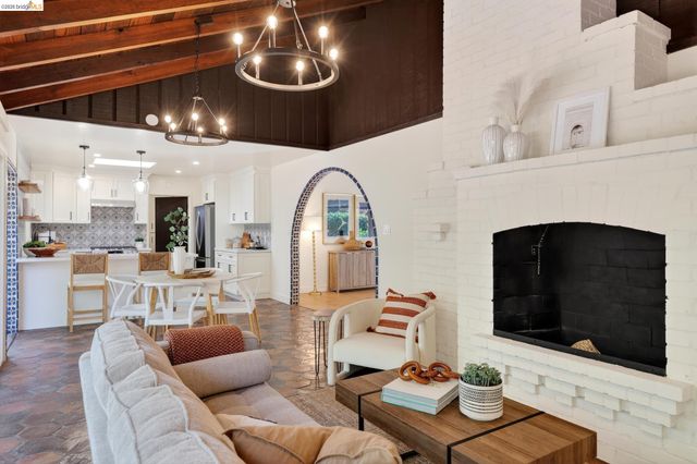 5914 Thornhill Drive, Oakland, CA 94611